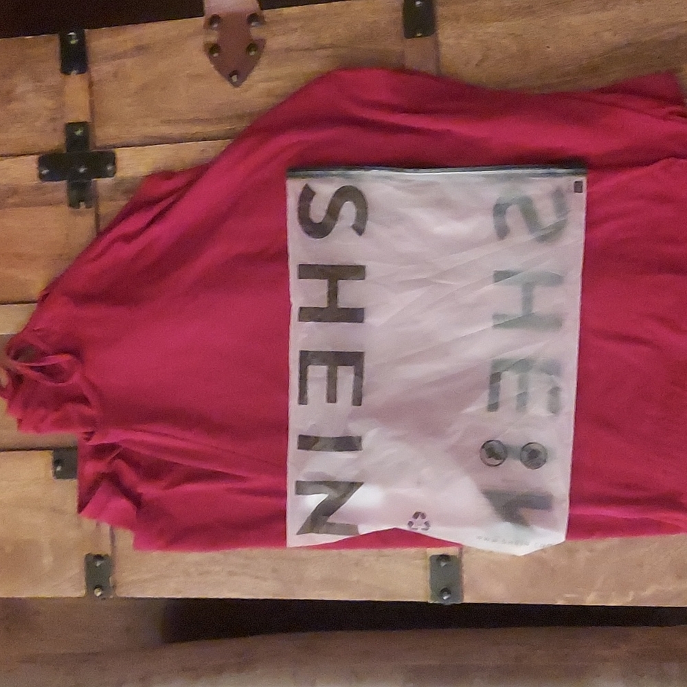 Beautiful NWOT 1XL red maxi dress with pockets from SHEIN - Picture 3 of 4